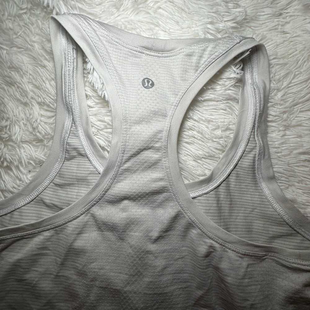 Lululemon Size 4 Tank Top - Picture 4 of 4